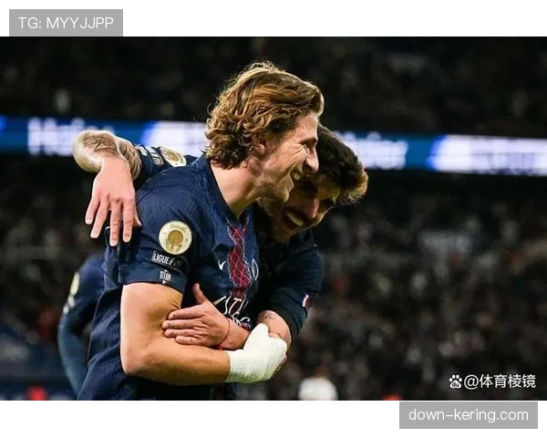 巴黎圣日耳曼对阵里昂赛前,恩里克加练禁区前沿任意球攻防演练 巴黎圣日耳曼对阵里昂赛前,恩里克加练禁区前沿任意球攻防演练